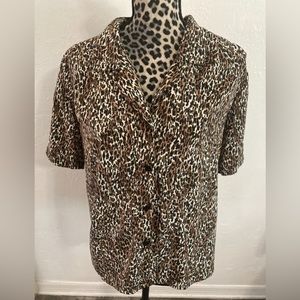 Impressions Top Blouse M Cheetah Animal Print Short Sleeve Brown Tan 25L X 22W